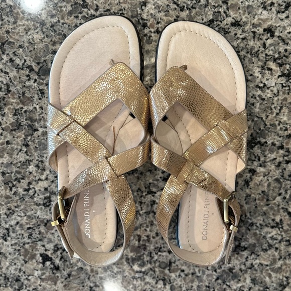 Donald J. Pliner Thong Sandals in Gold, Size 9M - Picture 2 of 14